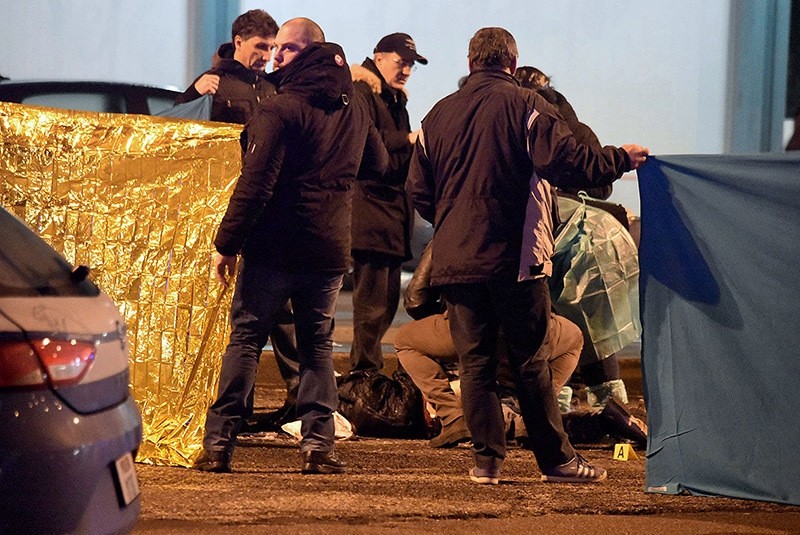 Italian police and forensics experts gather around the body of suspected Berlin truck attacker Anis Amri after he was shot dead in Milan on Dec. 23, 2016. (AFP Photo)