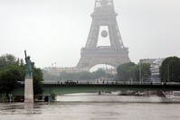 Heavy floods have stopped life in Paris.
