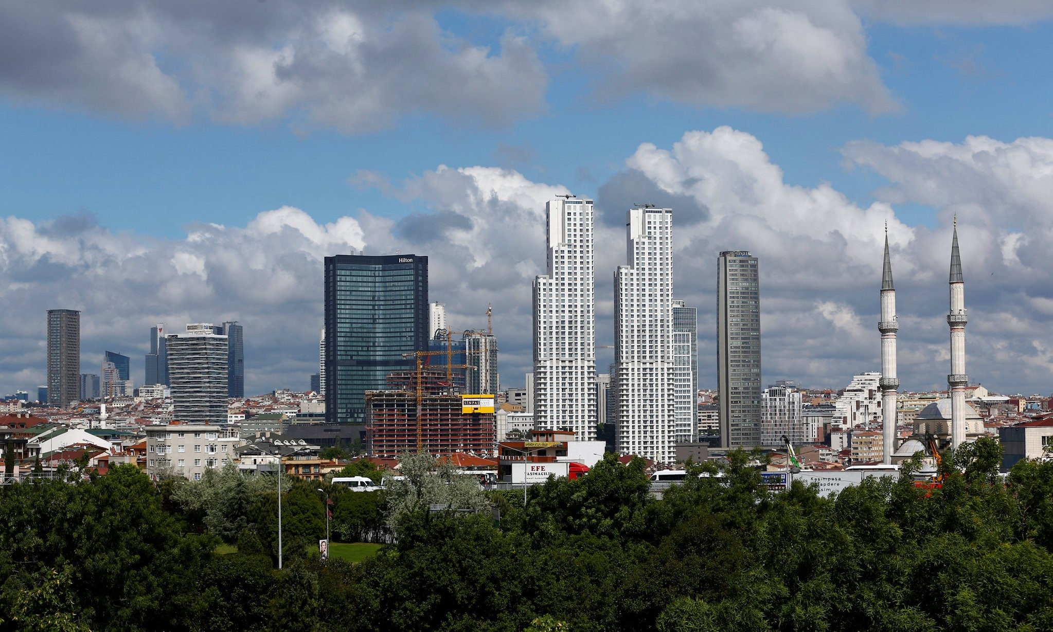 Business and residential buildings are seen in Sisli district in Istanbul, Turkey May 6, 2016. (REUTERS Photo)