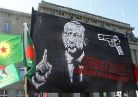 İsviçre’deki skandal Erdoğan pankartına soruşturma!