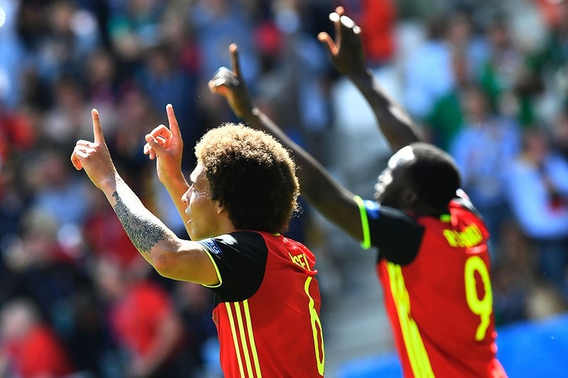 Belgium's midfielder Axel Witsel and Belgium's forward Romelu Lukaku (R) celebrate after scoring their team's second and third goals during the Euro 2016 group E football match (AFP Photo)