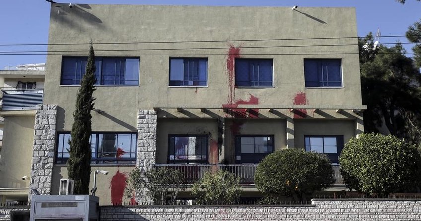 İsrailin Atina Büyükelçiliğine boyalı saldırı