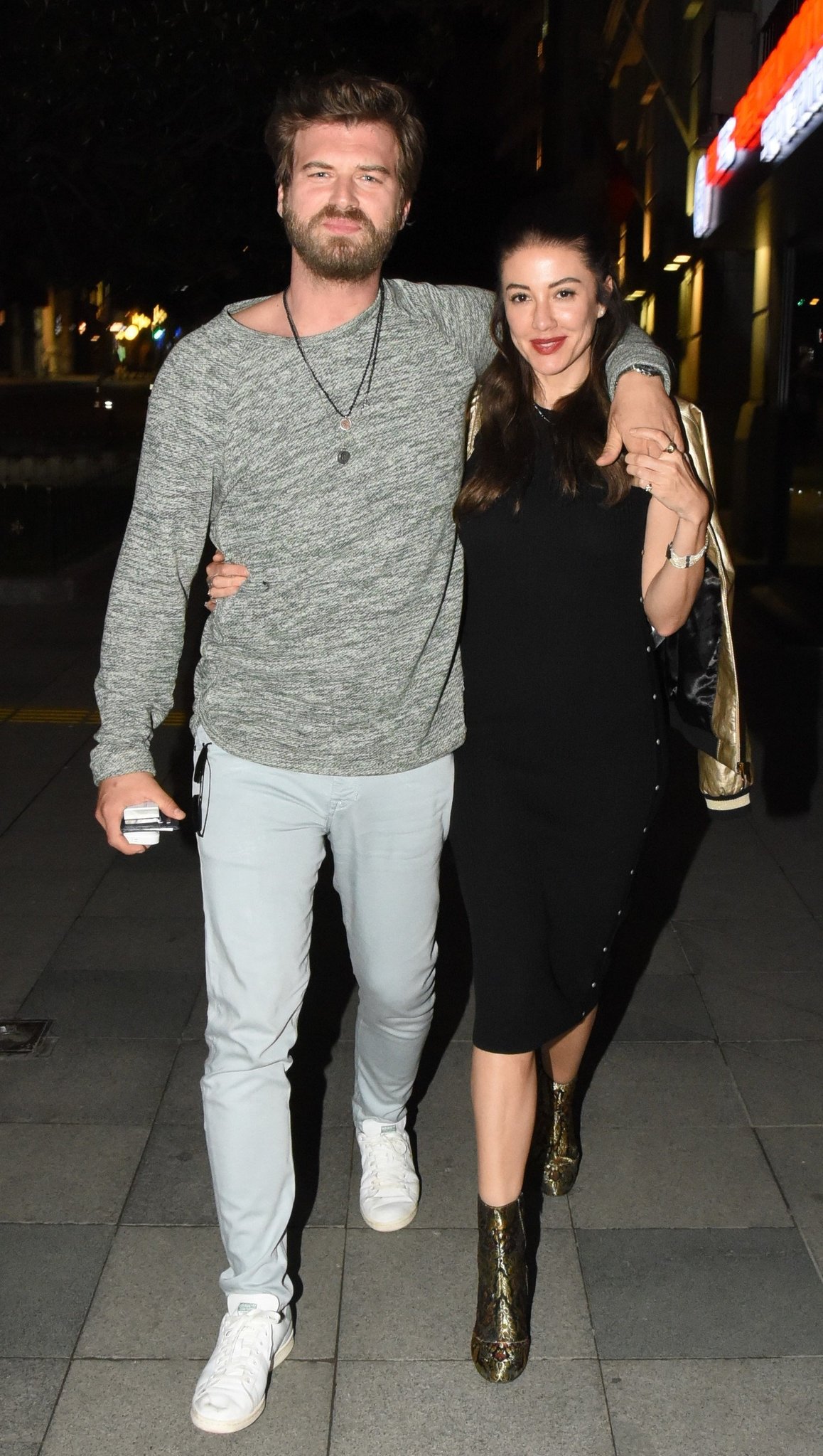 Kivanc Tatlitug Ve Basak Dizer Corona Virus Yuzunden Evlerine