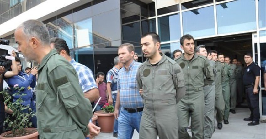 Darbeci askerlere sivil cezaevi yolu açılıyor
