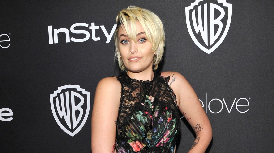 Paris Jackson Wilted Vav Radyo