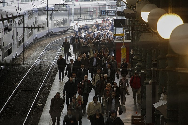 A crowd of commuters arrive with an operating train during a railway strike at the Gare du Nord train station, in Paris, Thursday, June 2, 2016. (AP Photo)