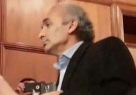 Can Dündar'ı protesto eden gazeteci Mehmet Çek'e saldırı