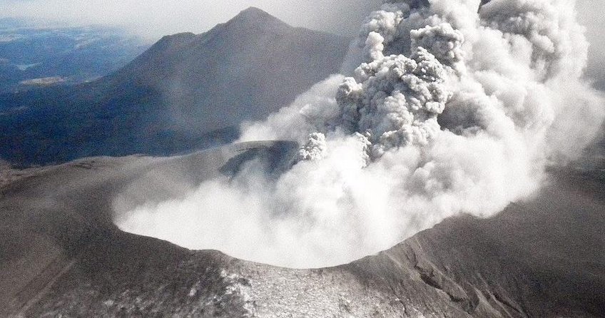 Japonya’da Shinmoe Yanardağı’nda patlama