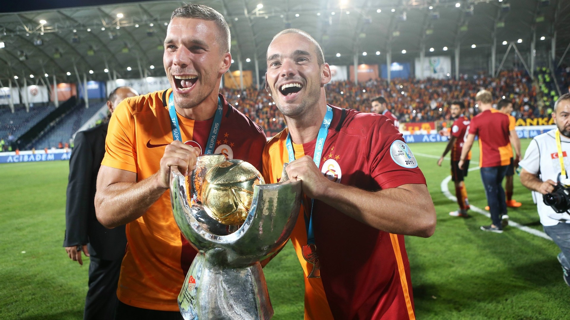 Galatasaray players Lukas Podolski (L) and Wesley Sneijder hold the trophy during a victory ceremony after Super Cup match between Galatasaray and Bursaspor in Ankara in 2015.