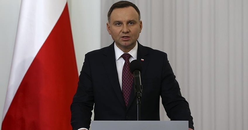 Polonya Cumhurbaşkanı tartışmalı yasayı imzaladı