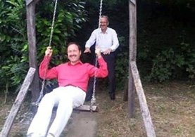 Salıncak fotoğrafı başını yakmıştı! O müdürle ilgili şok gelişme