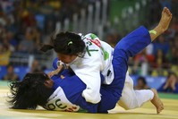 Ecem Tau015fu0131n (top) of Turkey compete with Lee Kai-Lin of Chinese Taipei.