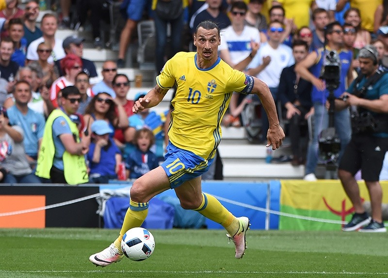 Sweden's forward Zlatan Ibrahimovic runs with the ball during the Euro 2016 group E football match between Italy and Sweden at the Stadium Municipal in Toulouse on June 17, 2016. (AFP Photo)