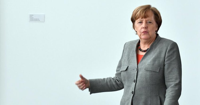 Merkel partisi içinde tartışılıyor