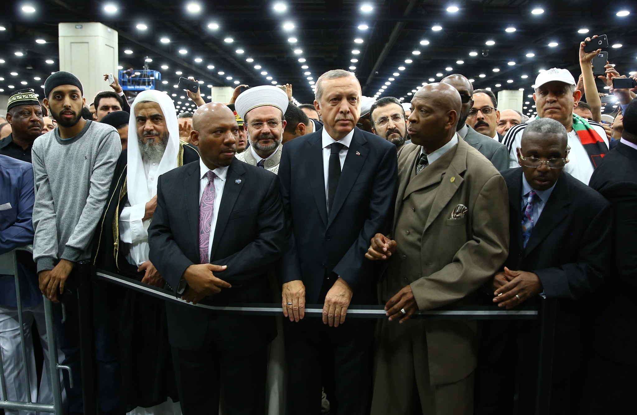 Turkish President Tayyip Erdogan (C) attends the jenazah, an Islamic funeral prayer, for the late boxing champion Muhammad Ali in Louisville, Kentucky, U.S. June 9, 2016. (AA Photo)