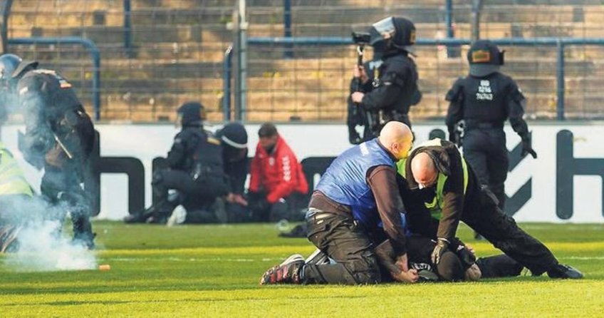 Irkçılık futbola gölge düşürdü