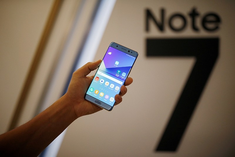 A model poses for photographs with a Galaxy Note 7 new smartphone during its launching ceremony in Seoul, South Korea. (Reuters Photo)