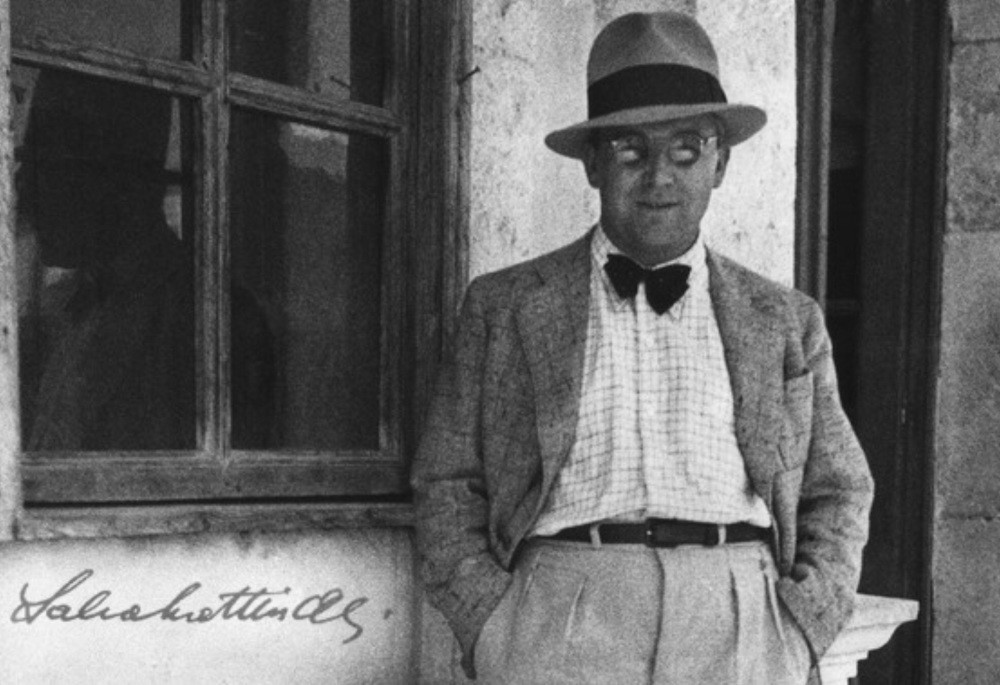 Sabahattin Ali makes sure readers feel the narrator's sense of discovery through the well-rehearsed and popular form of the story within a story.