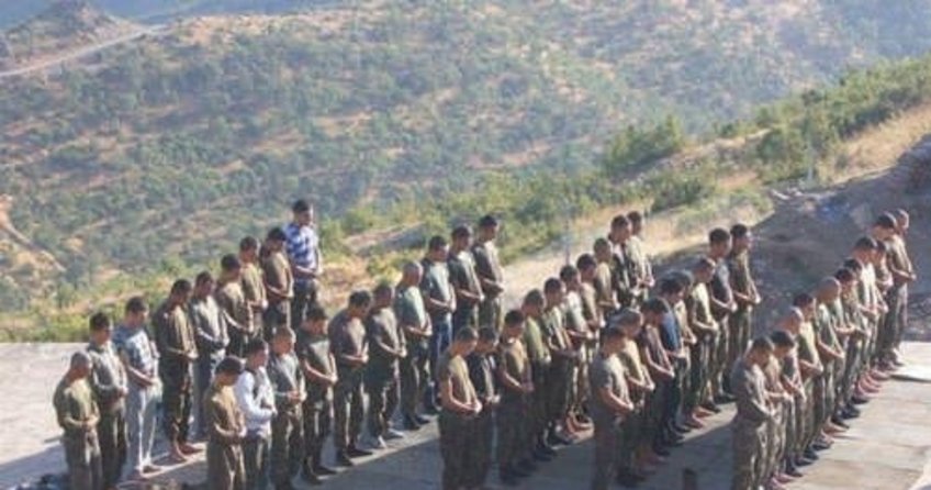 Emin Çölaşan askerlerin namaz kılışından rahatsız oldu