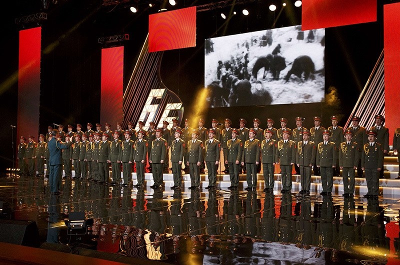 Singers and orchestra members of Red Army Choir, also known as the Alexandrov Ensemble, perform in Moscow, Russia, March 31, 2016. (Reuters Photo)