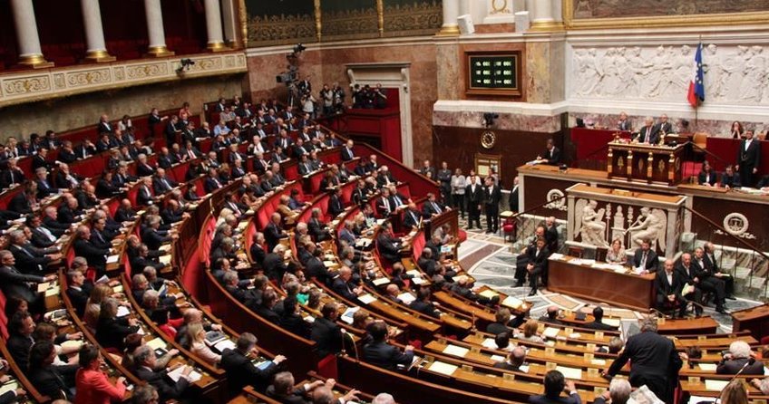 Fransada anayasanın ilk maddesinde değişiklik yapıldı