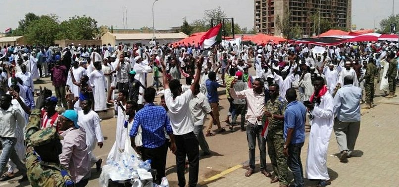 SUDAN PROTESTERS ASK ARMY HAND OVER IMMEDIATELY