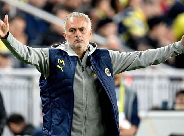 Jose Mourinho sacked as Fenerbahçe head coach