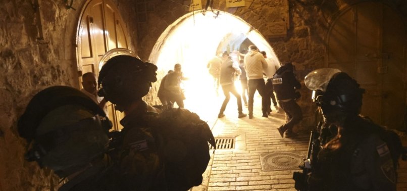 ISRAELI ARMY DISPERSES PALESTINIANS PROTESTING AGAINST PLANS FOR IBRAHIMI MOSQUE
