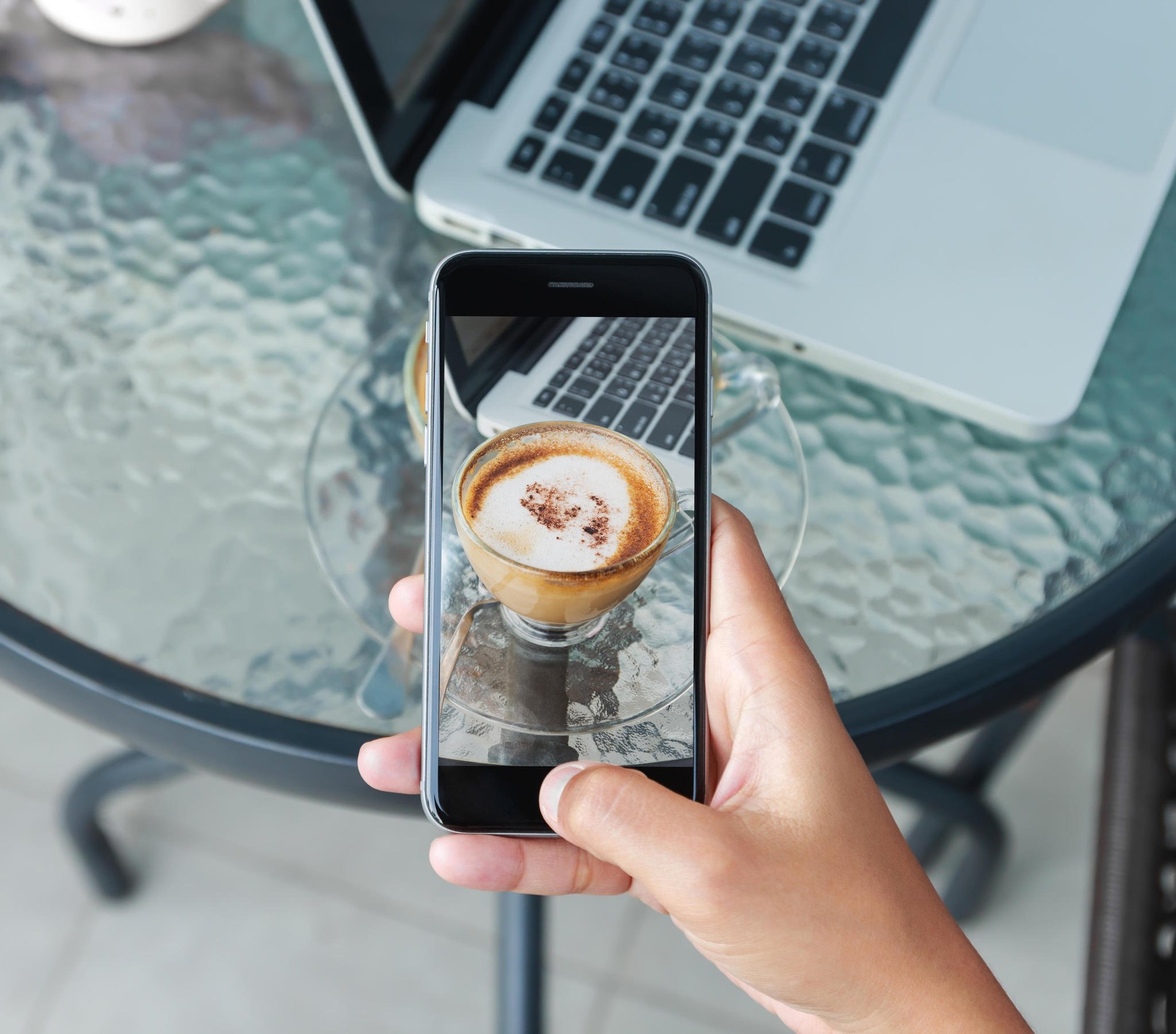 İPHONE, ÜÇ KAMERALI OLACAK