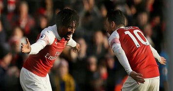 Aubameyang double sees off Burnley as Ozil returns for Arsenal