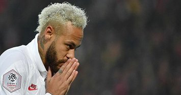 Neymar dedicates goal to Bryant as PSG go 10 points clear