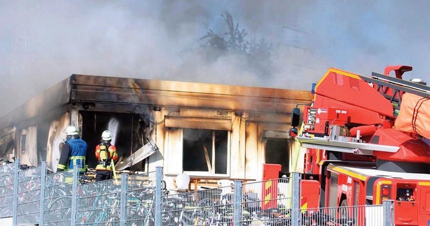 Bir mülteci yurdu daha kül oldu