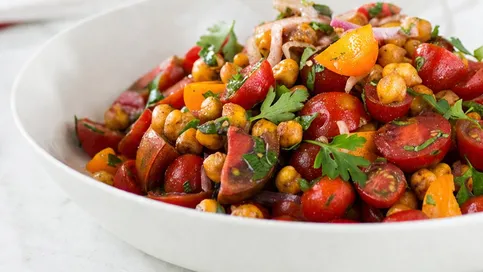 Domatesli Nohut Salatası