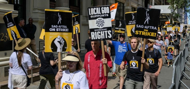HOLLYWOOD WRITERS TO RESUME TALKS OVER STRIKE