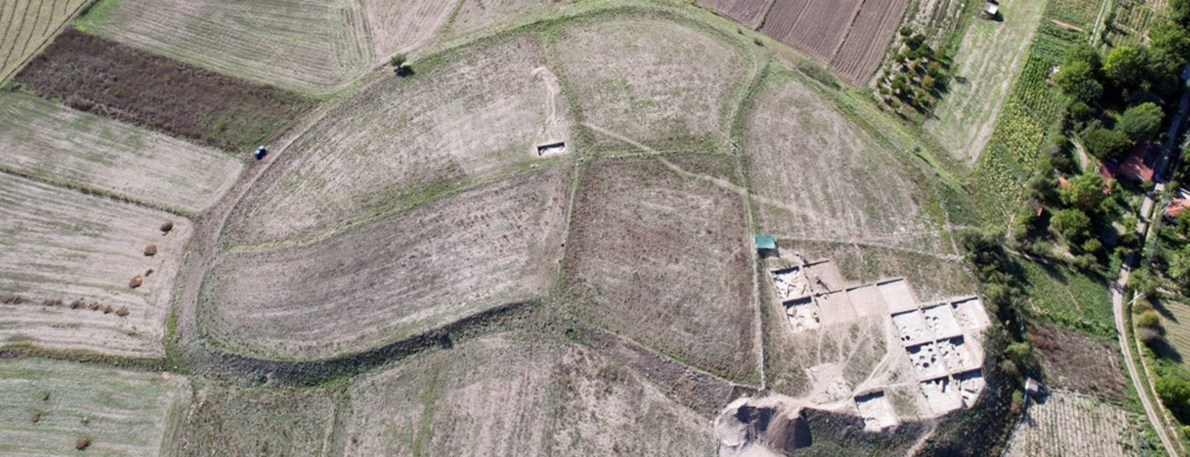 Tavşanlı Höyük’te tunçtan 3 bin 200 yıllık delici alet ile cımbız bulundu