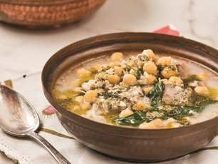 Etli ve Pazılı Tarhana Çorbası