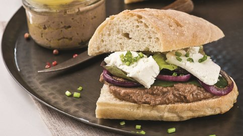 Ciğer Pateli ve Karamelize Soğanlı Sandviç