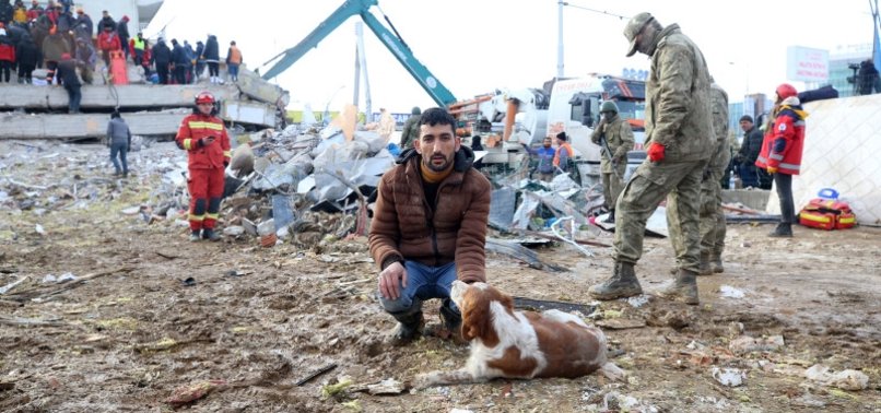 EARTHQUAKE SURVIVOR IN TÜRKIYES MALATYA VOLUNTEERS IN RESCUE EFFORTS WITH HUNTING DOG