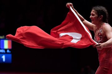 Milli güreşçi Nesrin Baş, Dünya Şampiyonası’nda gümüş madalya aldı