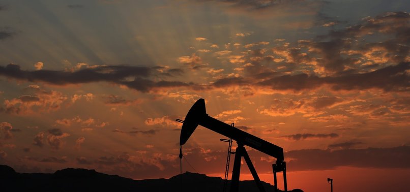 US OIL PRODUCTION NEARS RECORD SET IN 1970