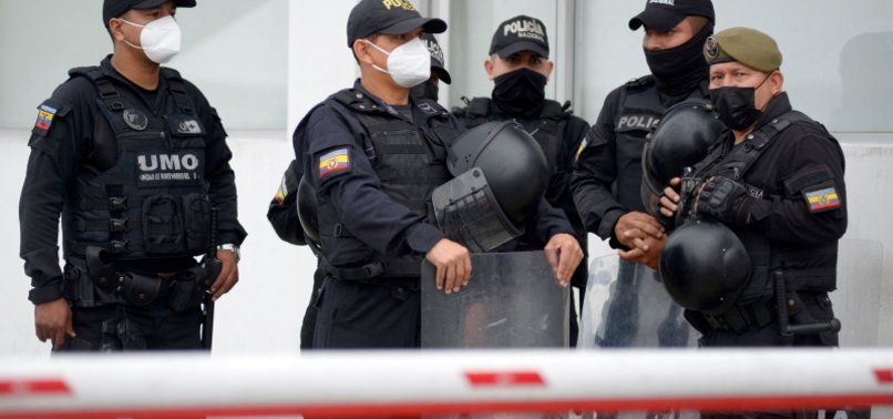 ECUADOR MILITARY, PRISON HEADS RESIGN AFTER JAIL RIOT