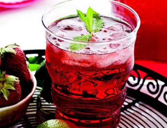 Ev Yapımı Çilek Suyu