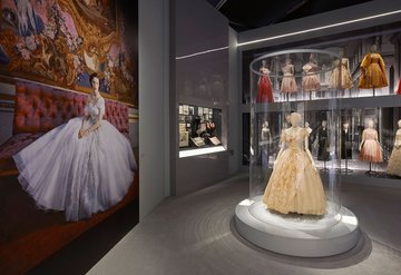 Christian Dior: Designer of Dreams sergisinin tarihi uzadı