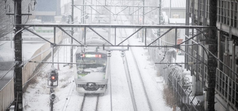 HEAVY SNOW DISRUPTS LIFE IN TOKYO, OTHER PARTS, MANY JAPANESE INJURED