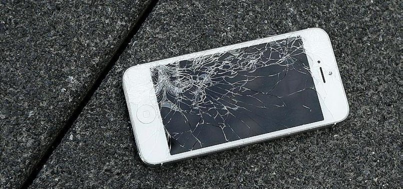 CRACKED IPHONE SCREEN? YOULL HAVE MORE PLACES TO FIX IT