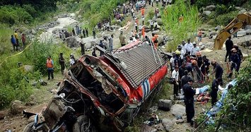 At least 20 dead in bus crash in eastern Guatemala