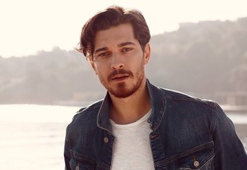 Çağatay Ulusoy, Hollywood yıldızı olma yolunda ilerliyor