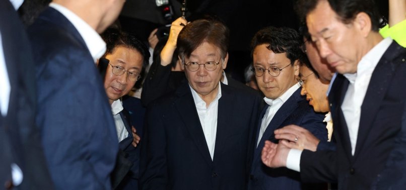 S.KOREAN OPPOSITION LEADER INDICTED OVER CORRUPTION