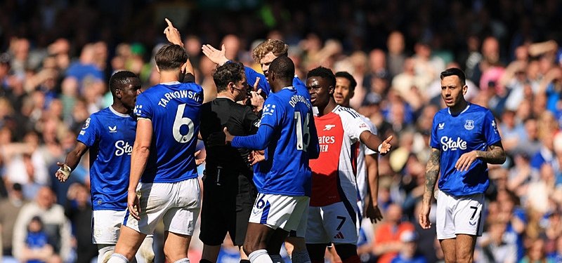 Everton hold Arsenal to 1-1 draw to leave Liverpool smiling