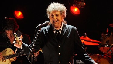 Bob Dylan Bir Kez Daha Şarkılarını Sattı!
